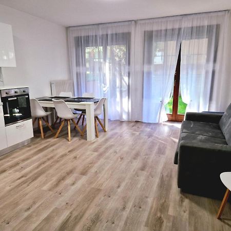Holiday Residence With Private Garden מראה חיצוני תמונה