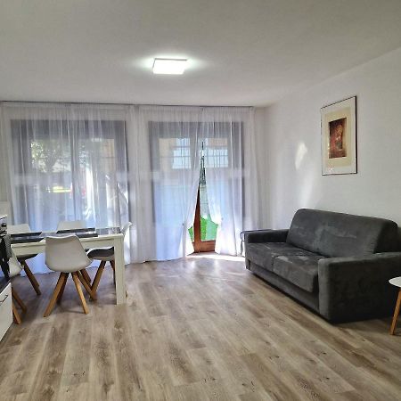 Holiday Residence With Private Garden מראה חיצוני תמונה