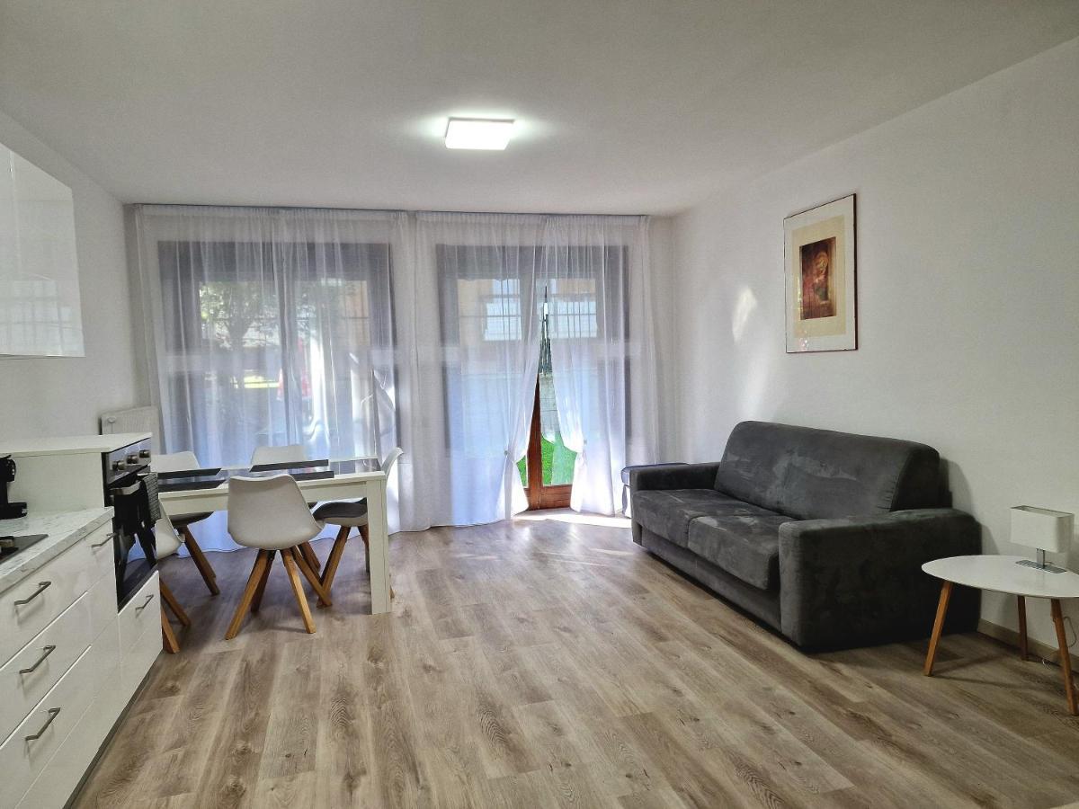 Holiday Residence With Private Garden מראה חיצוני תמונה